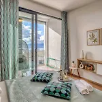 Apartment Island Beauty 2